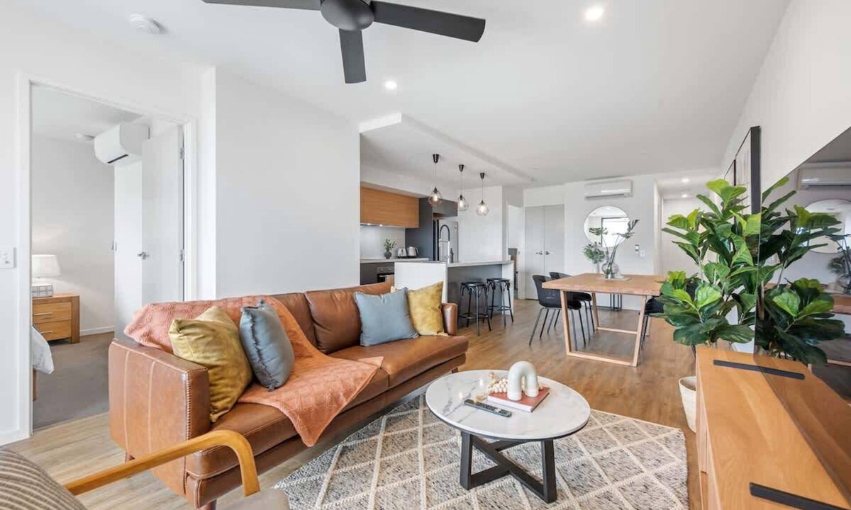 Spring Hill Apartment | Stylish & Superb! 2Bed/2Bath/1Car~ Walk to CBD