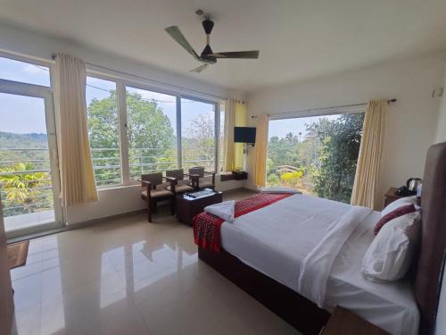 Devikolam Hotel | Suite Stayz with balcony in Munnar