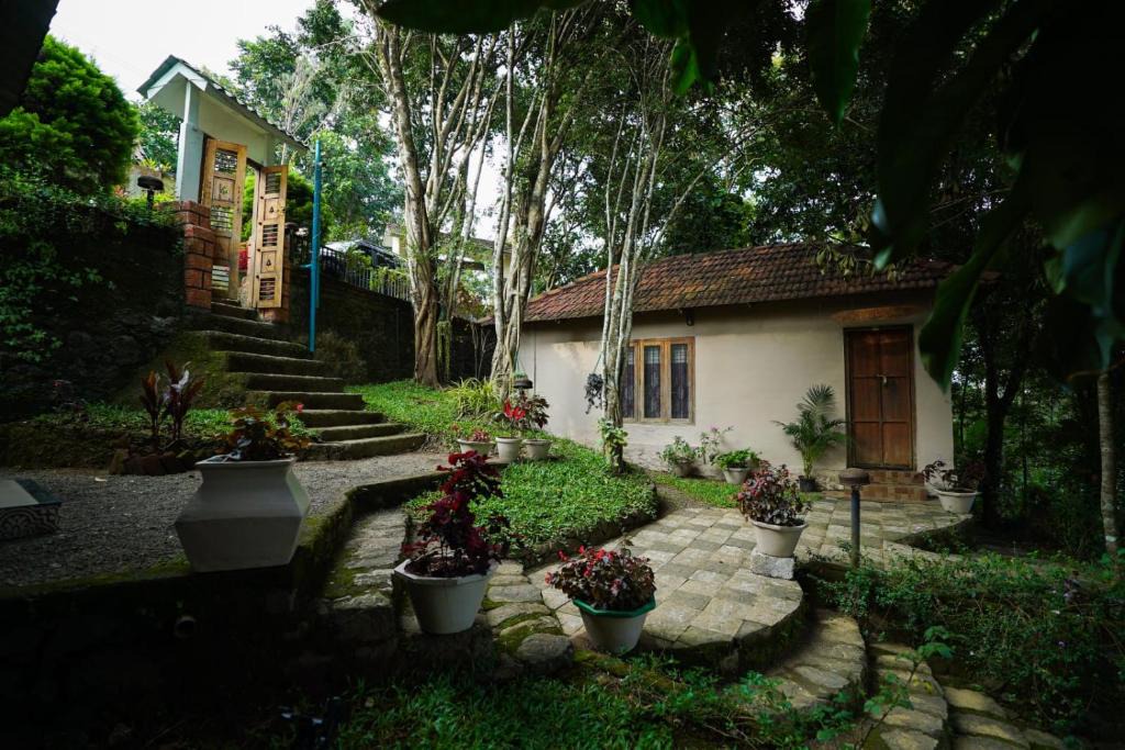 Elappara Hotel | Sumeru valley vagamon