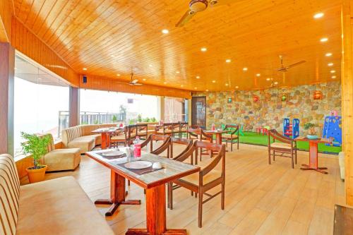 The Mall Road Hotel | Super Collection O Pioneer