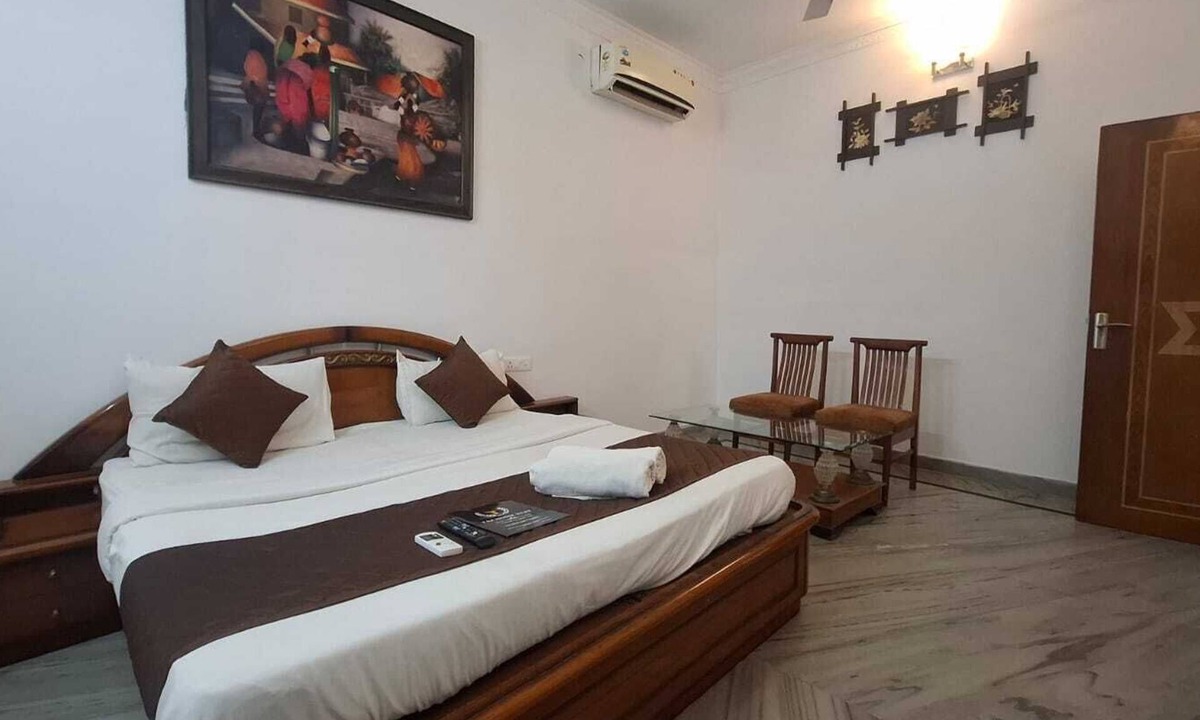 DLF City Hotel | Taj homes - A Unit of Sahni's Villa