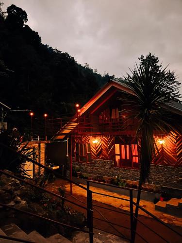 Geyzing House | Tamukyiretreat