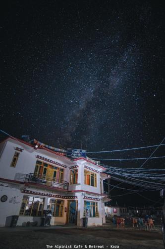 Kaza Hotel | The Alpinist cafe and Retreat