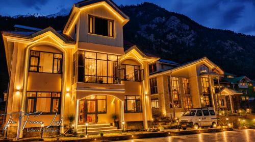 Pahalgam Hotel | The Frozen Leaf