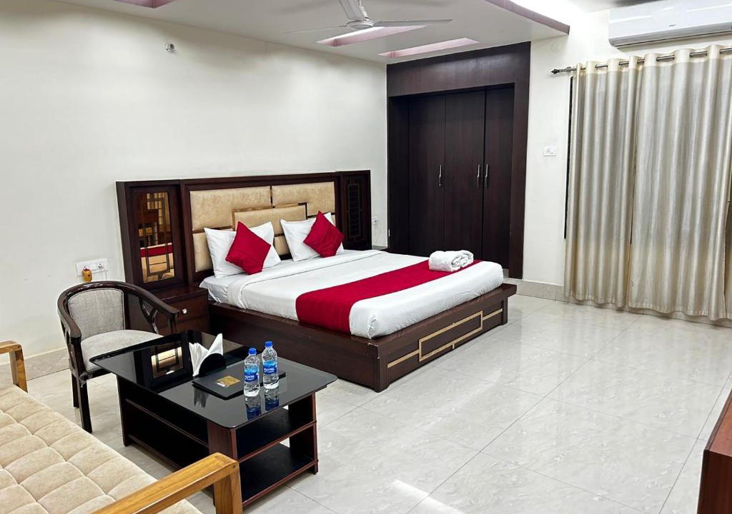 Dumka Hotel | The Heritage