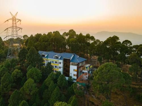 Lansdowne Hostel | The Hosteller Lansdowne
