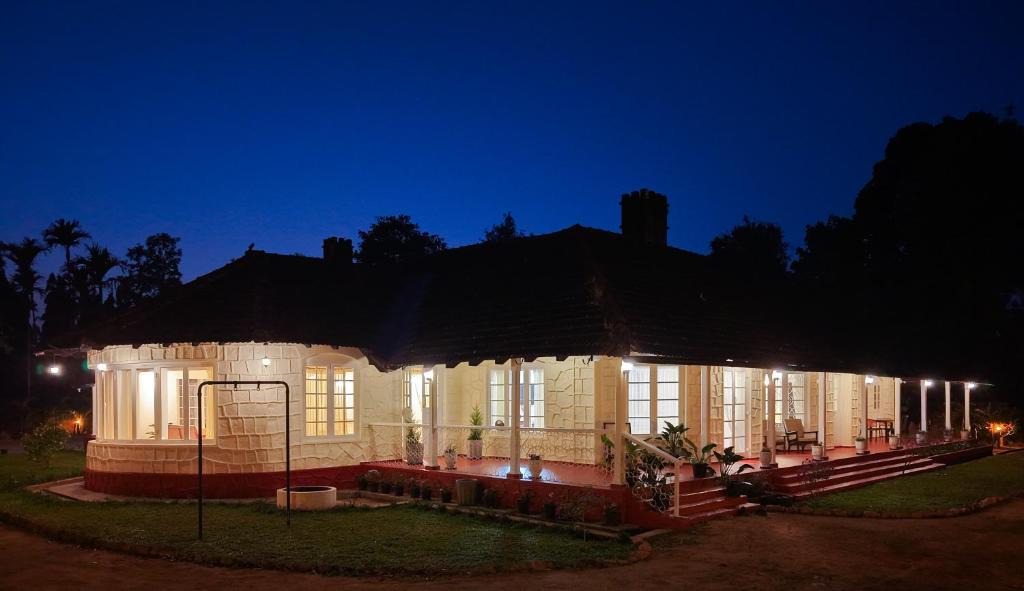 Sulthan Bathery Bed & Breakfast | The Hundred House - Colonial Bungalow- Wayanad