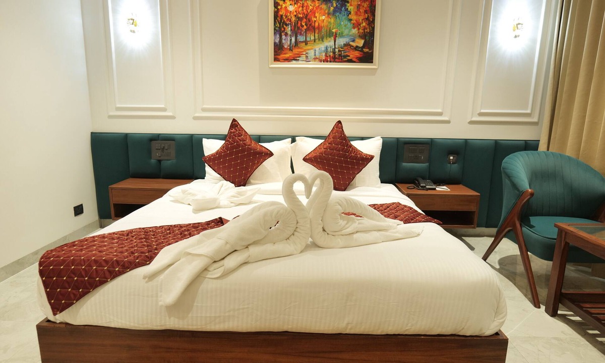 Zirakpur Hotel | THE KEMBERLY HOTEL
