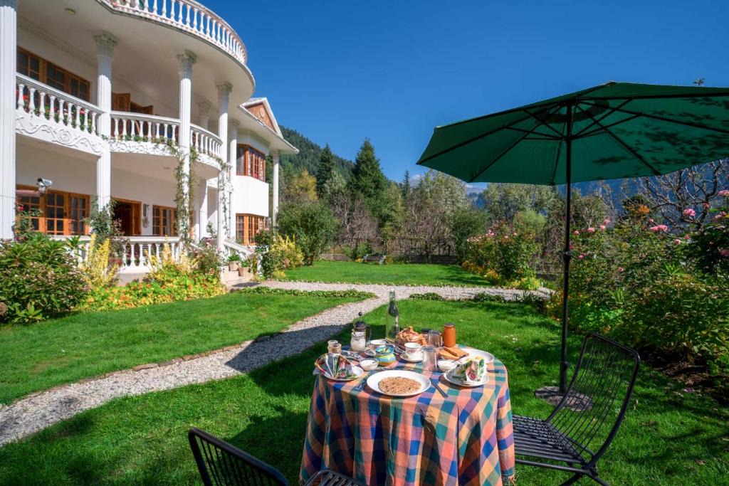 Old Manali Villa | The Lama House by VEO - Serene Hilltop Villa near Mall road