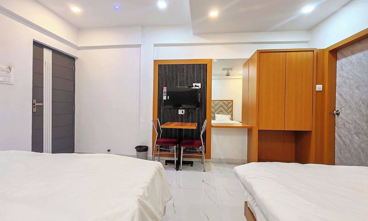 Badlapur Hotel | The Lions Hotel