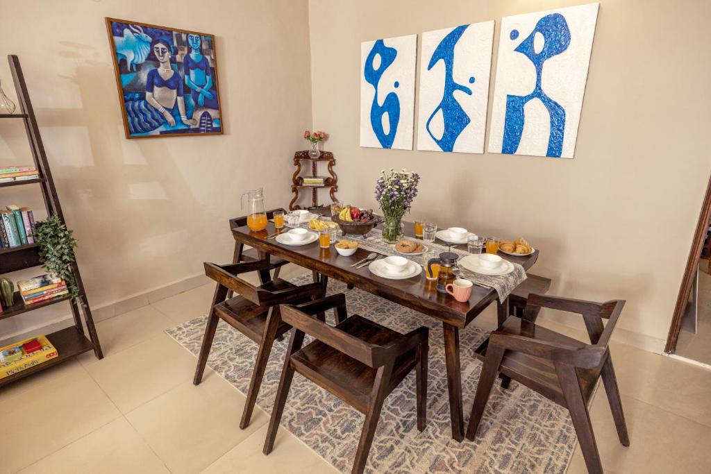 East of Kailash Apartment | The Lotus Loft by The Blue Kite - 3BHK Apartment in New Delhi near Lotus Temple with kitchen, Balcony, Caretaker, WiFi