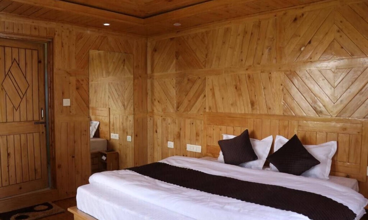 Dalhousie Hotel | The OutHouse Forest View - Kalatop