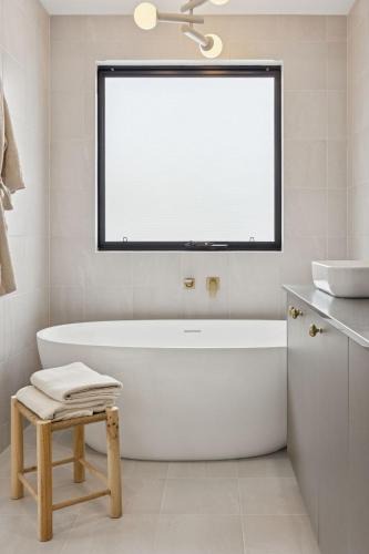Dawesville House | The Sanctuary Luxe Pool Retreat Near The Beach