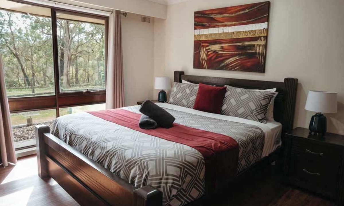 Timboon House | The Timboon Villa - 5 bedroom home