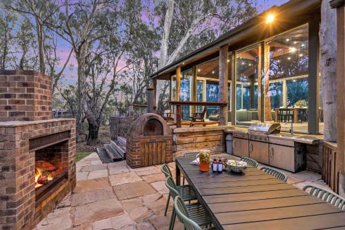 Moama House | The Treehouse - Echuca Holiday Homes