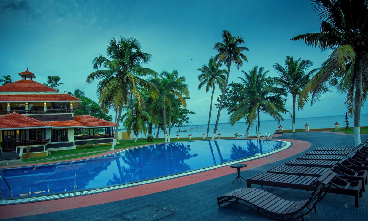 Thanneermukkom Hotel | The World Backwaters
