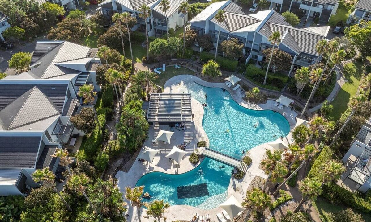 Magenta Shores House | Thoughtfully Updated 3BR Golf Villa, Pools & Tennis