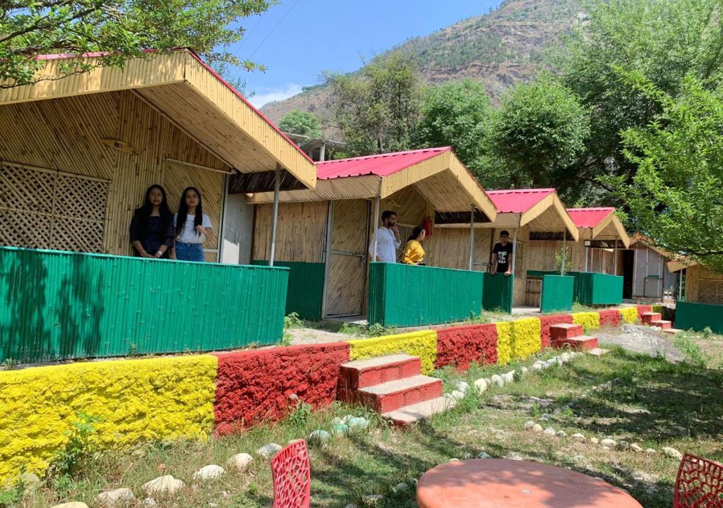 Banjar Hotel | Tirthan village huts