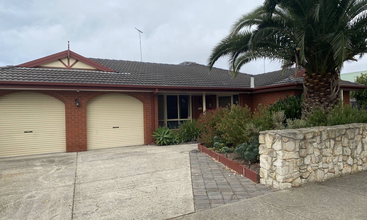 Torquay House | Torquay Shores - Family, Friends, Pets Welcome!