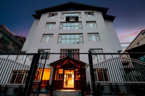 Rajbagh Hotel | Townhouse Oak Rajbagh