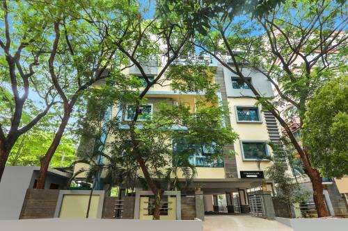 Madhapur Hotel | Townhouse VIP Hills Hitech City