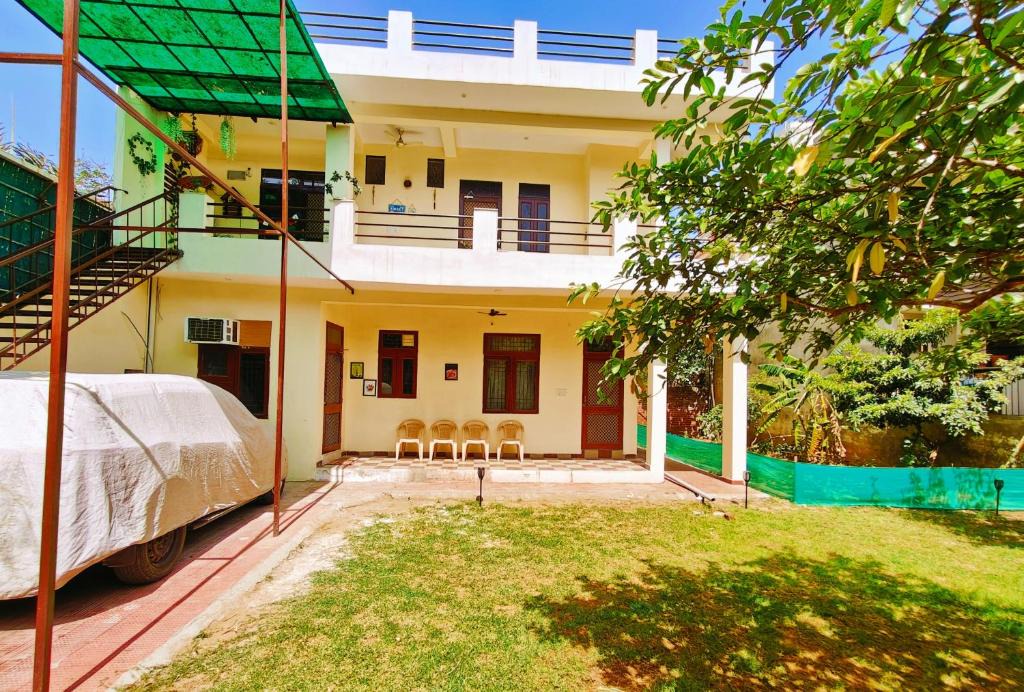 Vaishali Nagar Apartment | Tranquil Abode