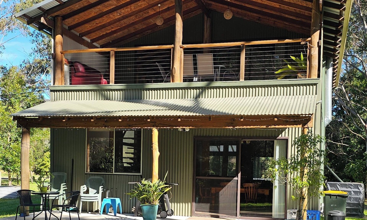Brunkerville House | TRANQUIL BUSH RETREAT with aircon wifi and indoor and outside fires