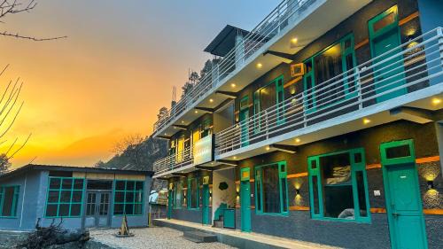 Kasol Hostel | Traverse Hostel Kasol - River Access