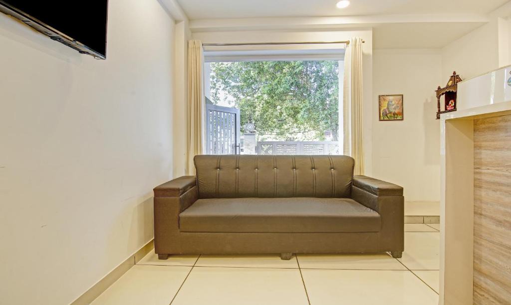 Noida Hotel | Treebo Aviraj Inn