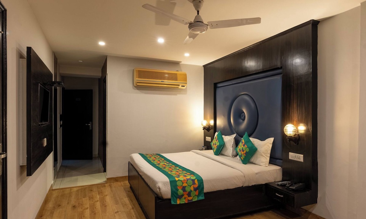 Kishangarh Hotel | Treebo Chandigarh Grand
