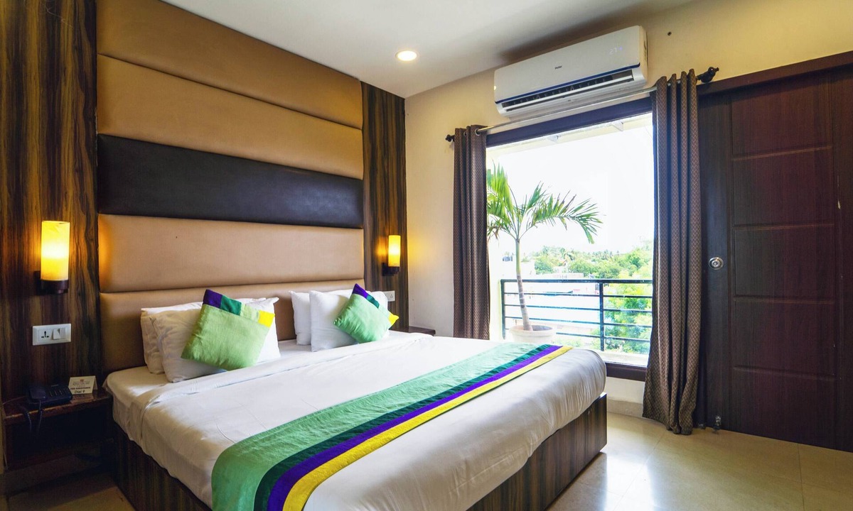 Katpadi Hotel | Treebo Kingsbury Fiesta Vellore