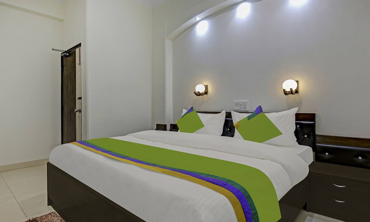 Ghata Hotel | Treebo Trend Amexx Sector 55