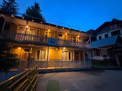 Jibhi House | Trio Nest