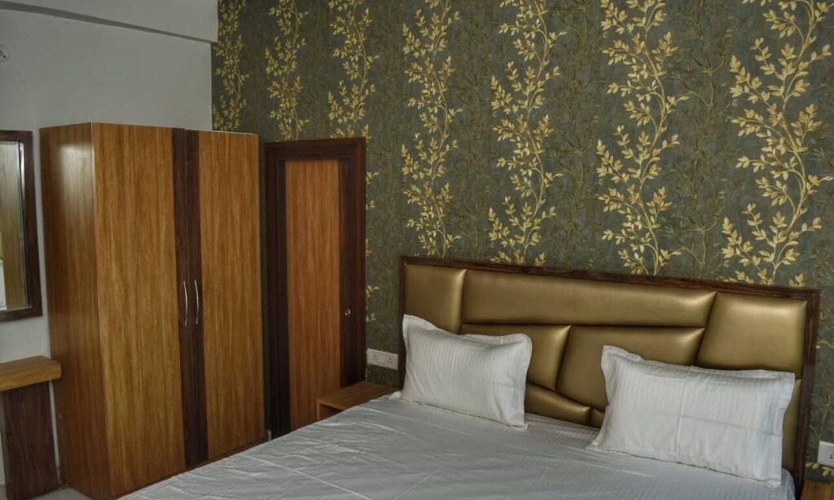 Sandila Hotel | Uday Hotel