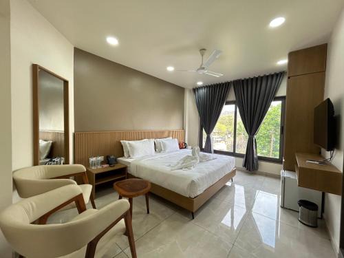 Bhuj Hotel | V Club