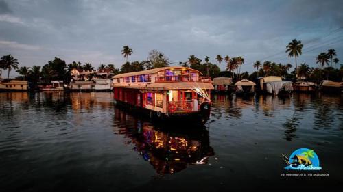 Alappuzha Boat Rental | Vaishnav Tours