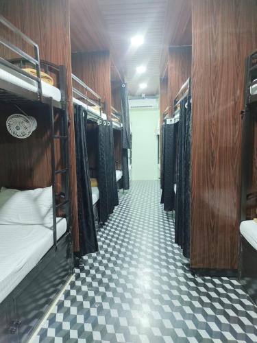 Santacruz Hostel | Vakola Dormitory AC Beds