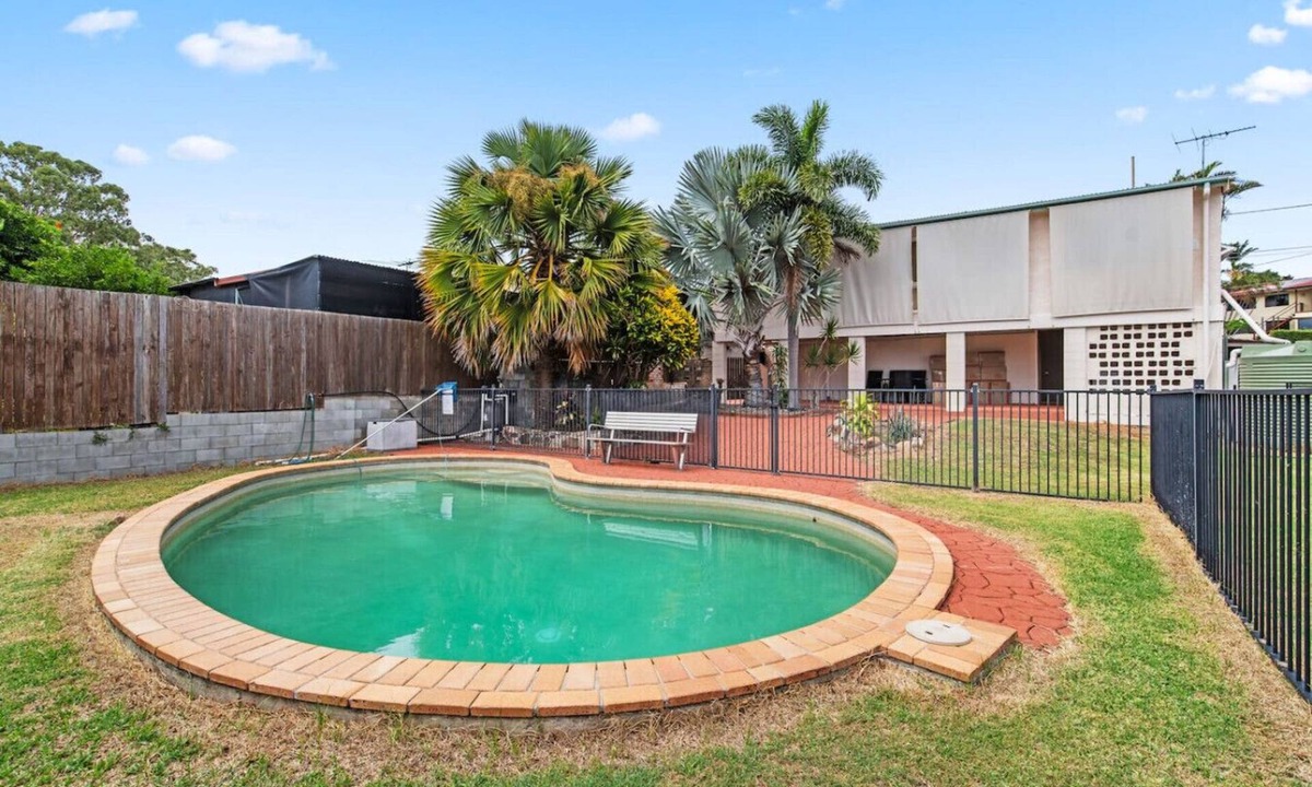 Wynnum House | Value 3 Beds Family Stay w/Pool, Near Bay & Shops