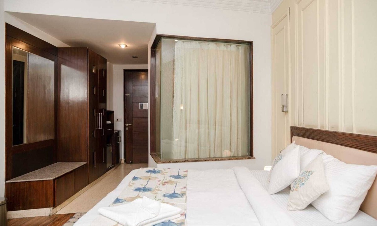 Sector 40 Hotel | Vamsor Heights