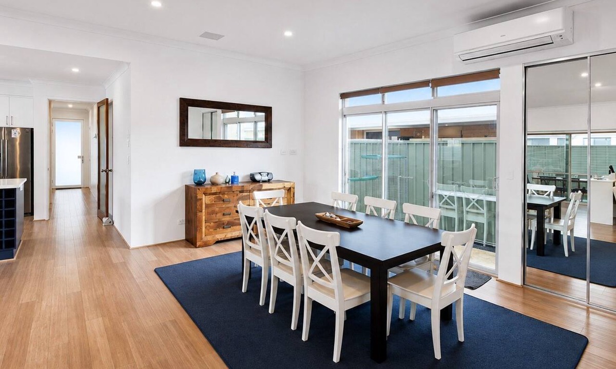 Vasse House | Vasse Manor - immaculately presented family home which is fully furnished in great location!