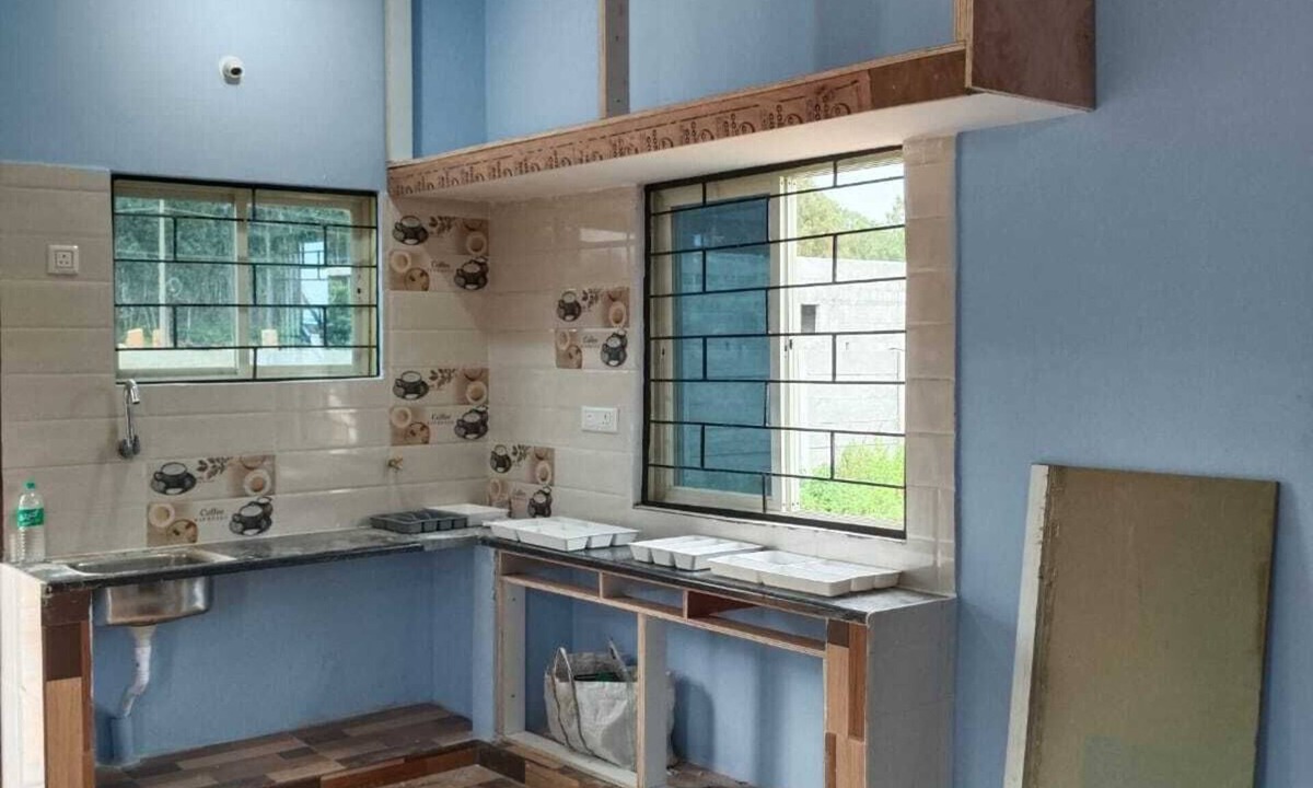Devanahalli House | Vegetarian only studio room. In a small farm next to main road.