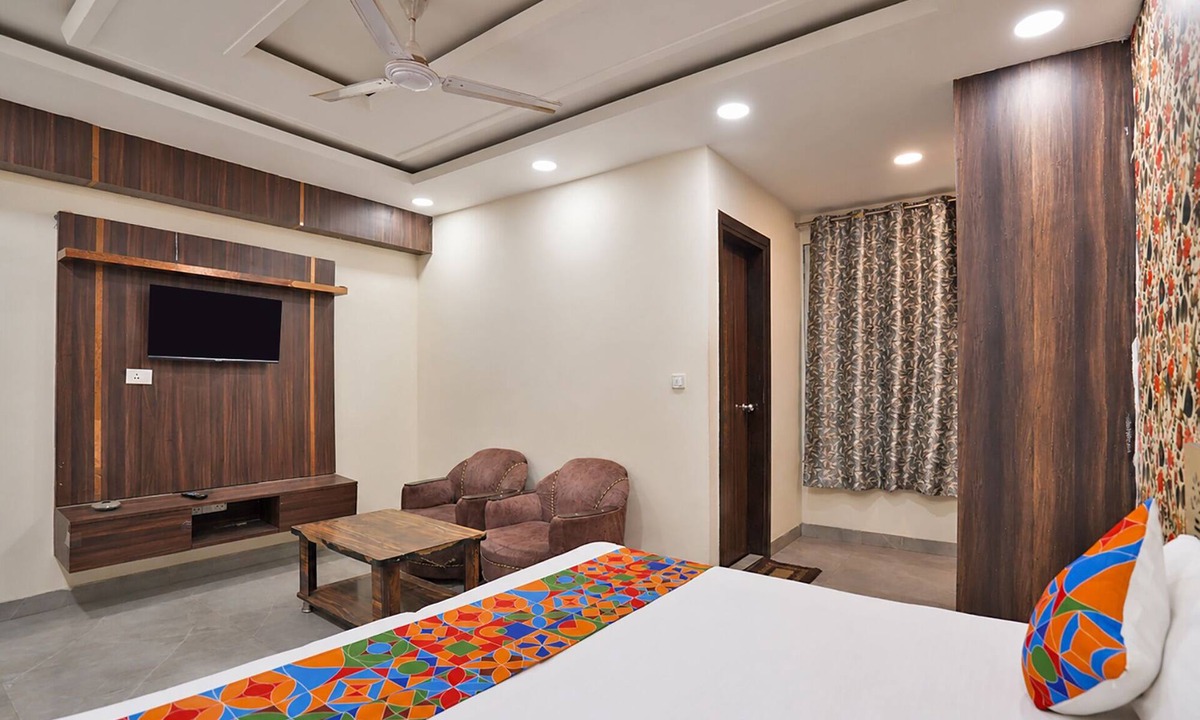 Rajouri Garden Hotel | Via Amazing Guest House