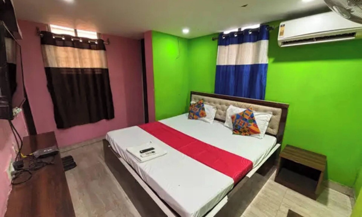 Kolkata Hotel | Via Red Velvet Classic