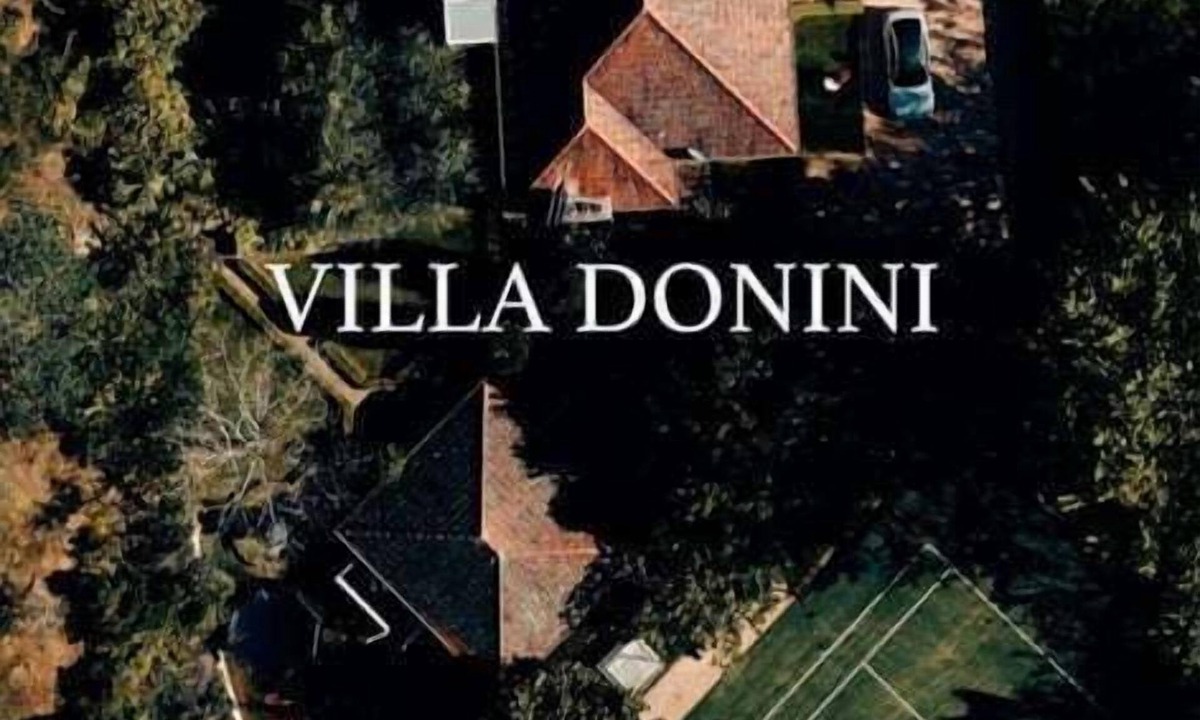Riverside House | Villa Donini | Lux Estate with Pool & Tennis Court