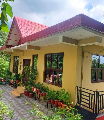 Sidhpur Bed & Breakfast | Villa Santushti - Boutique Bed & Breakfast Homestay
