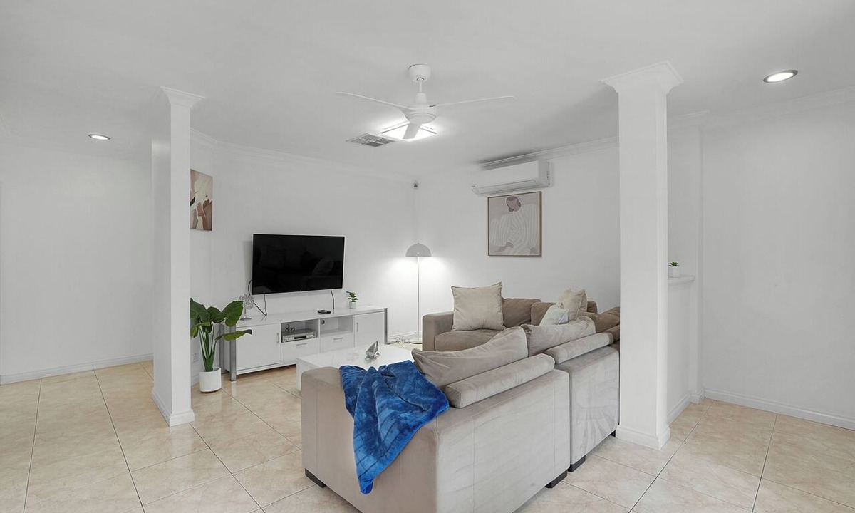 Victoria Park House | Walk to Vic Park Café Strip | 3BR Close To CBD