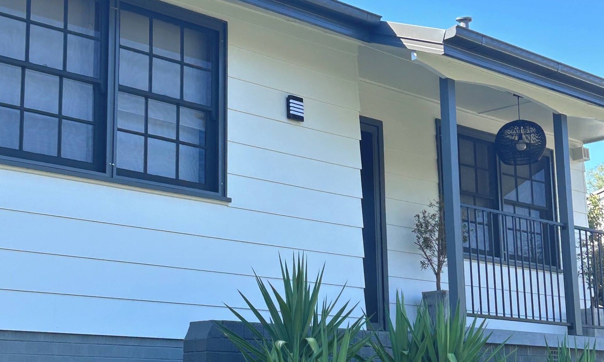 Glenroy Cottage | Walking distance to Golf Course and Hiking/Bike trails, 5 min drive to CBD