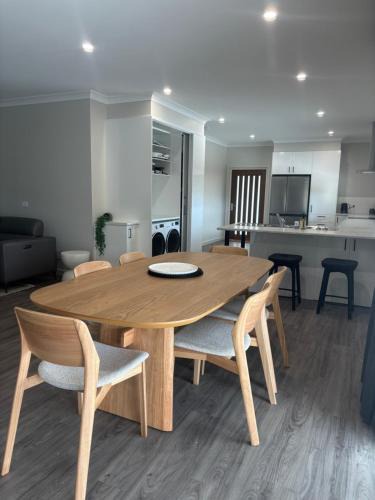 Welshpool House | Welshpool - Port Welshpool Retreat - Family Group Friendly - Sleeps up to 6 - Boaters Retreat - All Accessible