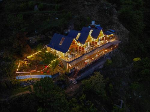 Banjar House | Western Trapogan Cottage in Thirthan Valley