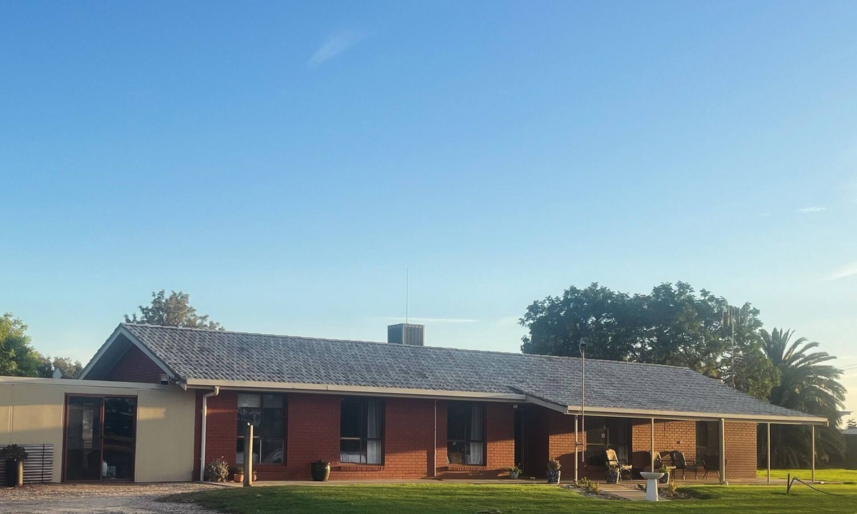 Tocumwal House | Wings Field - peaceful family farm stay Farm stay in Tocumwal, Australia